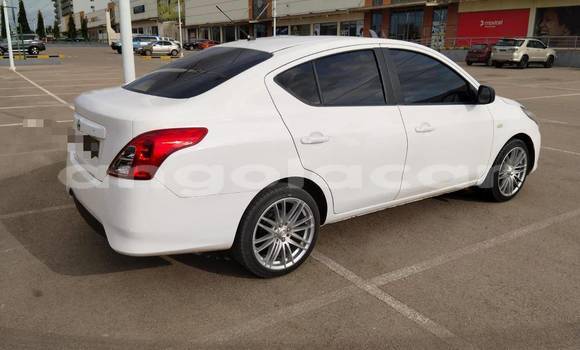 Acheter Occasion Voiture Nissan Sunny Blanc à Caluquembe, Huila Acheter Occasion Voiture Nissan Sunny Blanc à Caluquembe, Huila