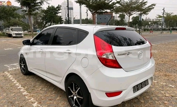 Acheter Occasion Voiture Hyundai Accent Blanc à Luanda, Province de Luanda Acheter Occasion Voiture Hyundai Accent Blanc à Luanda, Province de Luanda