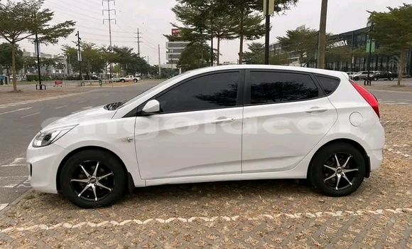 Acheter Occasion Voiture Hyundai Accent Blanc à Luanda, Province de Luanda Acheter Occasion Voiture Hyundai Accent Blanc à Luanda, Province de Luanda