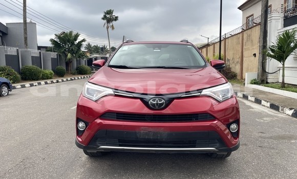 Acheter Occasion Voiture Toyota RAV4 Rouge à Luanda, Province de Luanda Acheter Occasion Voiture Toyota RAV4 Rouge à Luanda, Province de Luanda