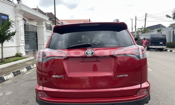 Acheter Occasion Voiture Toyota RAV4 Rouge à Luanda, Province de Luanda Acheter Occasion Voiture Toyota RAV4 Rouge à Luanda, Province de Luanda