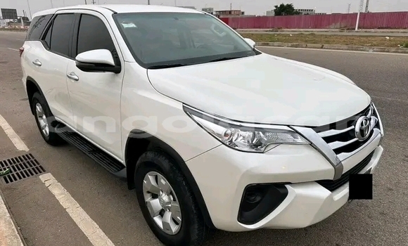 Buy Used Toyota Fortuner White Car in Luanda in Luanda Province Buy Used Toyota Fortuner White Car in Luanda in Luanda Province