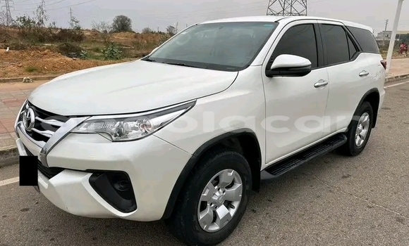 Buy Used Toyota Fortuner White Car in Luanda in Luanda Province Buy Used Toyota Fortuner White Car in Luanda in Luanda Province