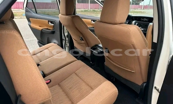 Buy Used Toyota Fortuner White Car in Luanda in Luanda Province Buy Used Toyota Fortuner White Car in Luanda in Luanda Province