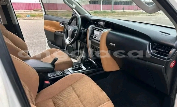 Buy Used Toyota Fortuner White Car in Luanda in Luanda Province Buy Used Toyota Fortuner White Car in Luanda in Luanda Province