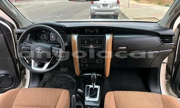 Buy Used Toyota Fortuner White Car in Luanda in Luanda Province Buy Used Toyota Fortuner White Car in Luanda in Luanda Province