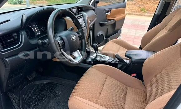 Buy Used Toyota Fortuner White Car in Luanda in Luanda Province Buy Used Toyota Fortuner White Car in Luanda in Luanda Province