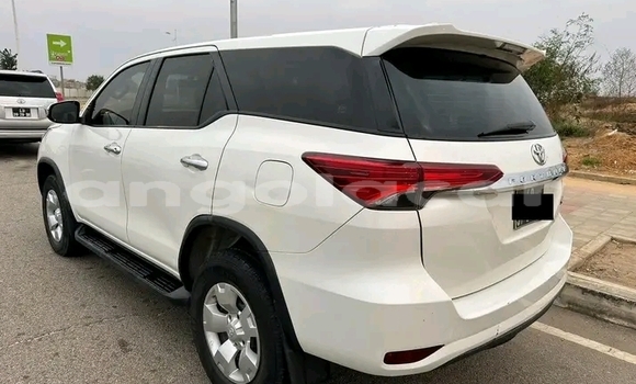 Buy Used Toyota Fortuner White Car in Luanda in Luanda Province Buy Used Toyota Fortuner White Car in Luanda in Luanda Province