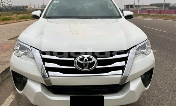Buy Used Toyota Fortuner White Car in Luanda in Luanda Province Buy Used Toyota Fortuner White Car in Luanda in Luanda Province