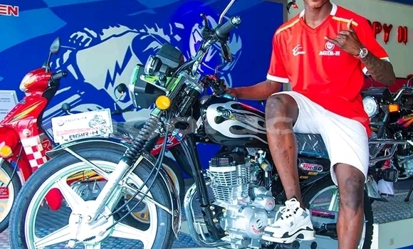 Buy Used Bajaj Qute Red Car in Luanda in Luanda Province Buy Used Bajaj Qute Red Car in Luanda in Luanda Province