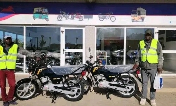 Buy Used Bajaj Qute Red Car in Luanda in Luanda Province Buy Used Bajaj Qute Red Car in Luanda in Luanda Province