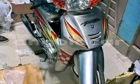 Buy Used Bajaj Qute Red Car in Luanda in Luanda Province Buy Used Bajaj Qute Red Car in Luanda in Luanda Province