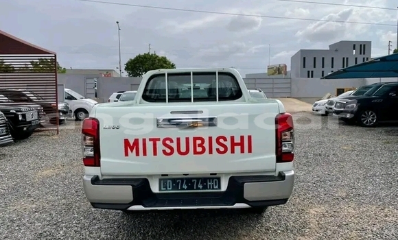 Buy Used Mitsubishi L200 White Car in Luanda in Luanda Province Buy Used Mitsubishi L200 White Car in Luanda in Luanda Province