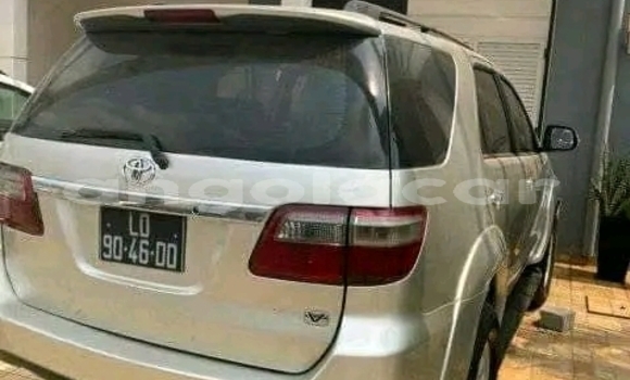 Comprar Usado Toyota Fortuner Outro Carro em Kuito em Província do Bié Comprar Usado Toyota Fortuner Outro Carro em Kuito em Província do Bié