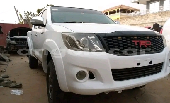 Comprar Usado Toyota Hilux Branco Carro em Camacupa em Bie Comprar Usado Toyota Hilux Branco Carro em Camacupa em Bie