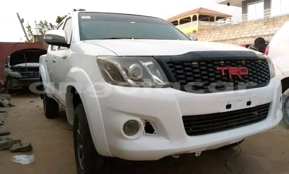 Comprar Usado Toyota Hilux Branco Carro em Camacupa em Bie Comprar Usado Toyota Hilux Branco Carro em Camacupa em Bie