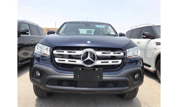 Comprar Importar Mercedes-Benz 250 Azul Carro em Import - Dubai em Bengo Province Comprar Importar Mercedes-Benz 250 Azul Carro em Import - Dubai em Bengo Province