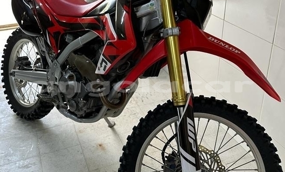 Comprar Usado Honda CRF Vermelho Moto em Benguela em Benguela