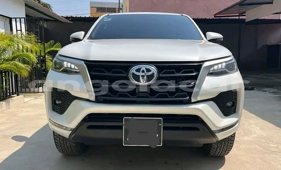 Acheter Occasion Voiture Toyota Fortuner Blanc à Luanda, Province de Luanda