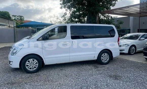 Comprar Usado Hyundai H1 Branco Carro em Luanda em Luanda Province