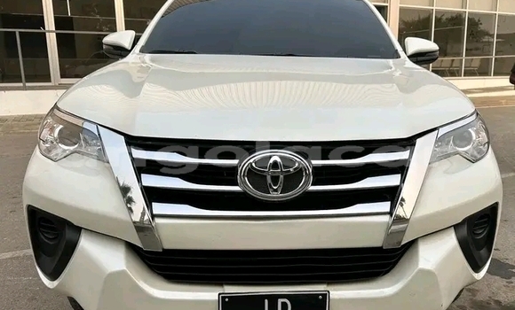 Buy Used Toyota Fortuner White Car in Luanda in Luanda Province Buy Used Toyota Fortuner White Car in Luanda in Luanda Province