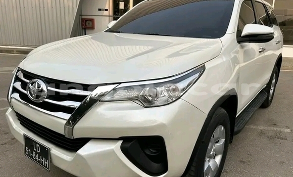 Acheter Occasion Voiture Toyota Fortuner Blanc à Luanda, Province de Luanda Acheter Occasion Voiture Toyota Fortuner Blanc à Luanda, Province de Luanda