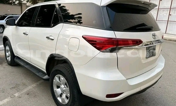 Acheter Occasion Voiture Toyota Fortuner Blanc à Luanda, Province de Luanda Acheter Occasion Voiture Toyota Fortuner Blanc à Luanda, Province de Luanda