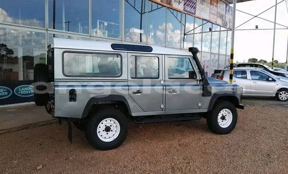 Comprar Usado Land Rover Defender Prata Carro em Luanda em Luanda Province Comprar Usado Land Rover Defender Prata Carro em Luanda em Luanda Province