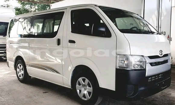 Comprar Usado Toyota Hiace Branco Carro em Luanda em Luanda Province