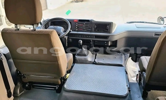 Acheter Occasion Voiture Toyota Coaster Blanc à Luanda, Province de Luanda Acheter Occasion Voiture Toyota Coaster Blanc à Luanda, Province de Luanda
