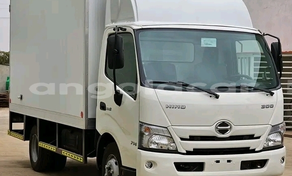 Buy Used Mitsubishi 3000 GT White Car in Luanda in Luanda Province Buy Used Mitsubishi 3000 GT White Car in Luanda in Luanda Province