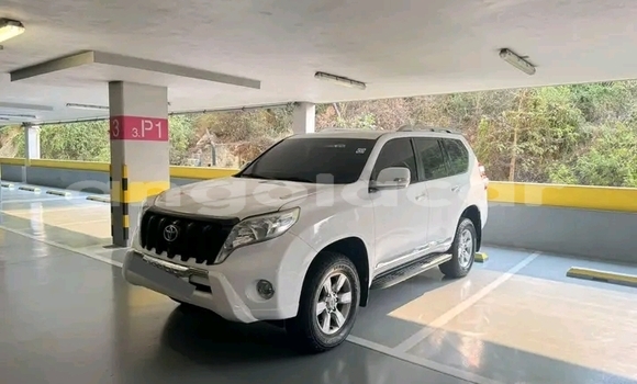 Buy Used Toyota Land Cruiser Prado White Car in Luanda in Luanda Province Buy Used Toyota Land Cruiser Prado White Car in Luanda in Luanda Province