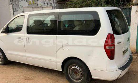 Buy Used Volkswagen Amarok White Car in Caluquembe in Huila Buy Used Volkswagen Amarok White Car in Caluquembe in Huila