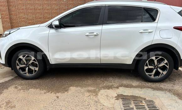 Buy Used Kia Sportage White Car in Camabatela in Uige Buy Used Kia Sportage White Car in Camabatela in Uige
