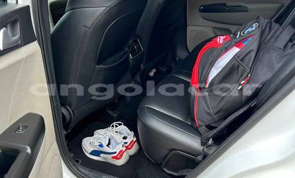 Buy Used Kia Sportage White Car in Camabatela in Uige Buy Used Kia Sportage White Car in Camabatela in Uige