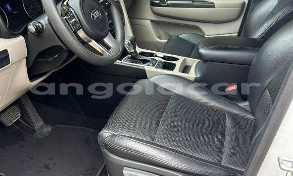 Buy Used Kia Sportage White Car in Camabatela in Uige Buy Used Kia Sportage White Car in Camabatela in Uige