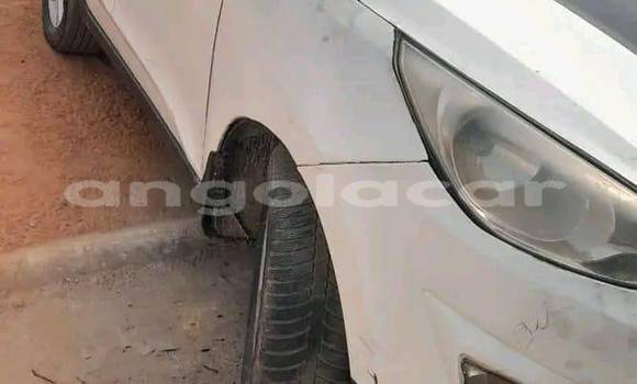 Buy Used Hyundai Tucson White Car in Caala in Huambo Buy Used Hyundai Tucson White Car in Caala in Huambo
