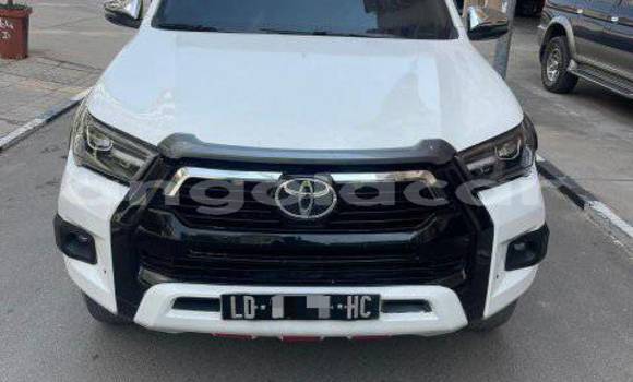 Comprar Usado Toyota Hilux Branco Carro em Caala em Huambo