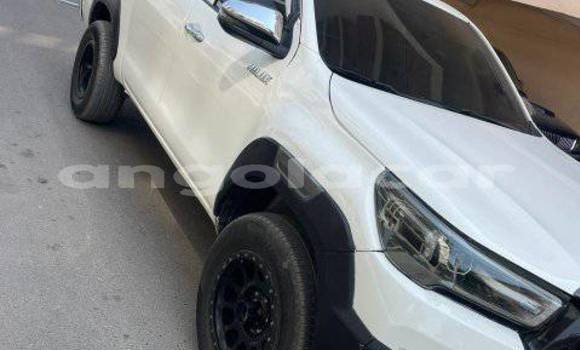 Buy Used Toyota Hilux White Car in Caala in Huambo Buy Used Toyota Hilux White Car in Caala in Huambo