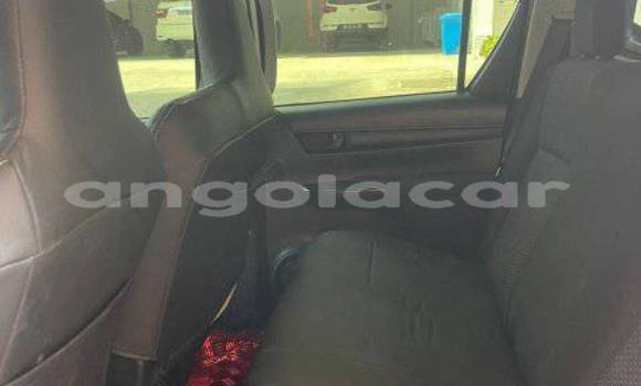 Buy Used Toyota Hilux White Car in Caala in Huambo Buy Used Toyota Hilux White Car in Caala in Huambo