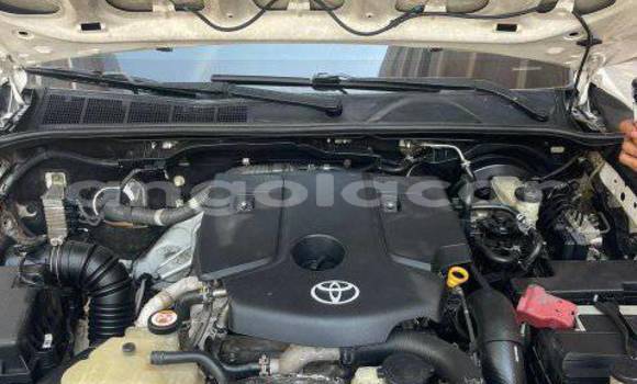 Buy Used Toyota Hilux White Car in Caala in Huambo Buy Used Toyota Hilux White Car in Caala in Huambo
