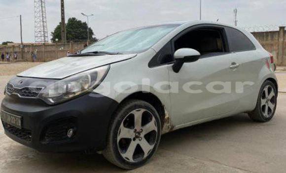 Buy Used Kia rio White Car in Caala in Huambo Buy Used Kia rio White Car in Caala in Huambo