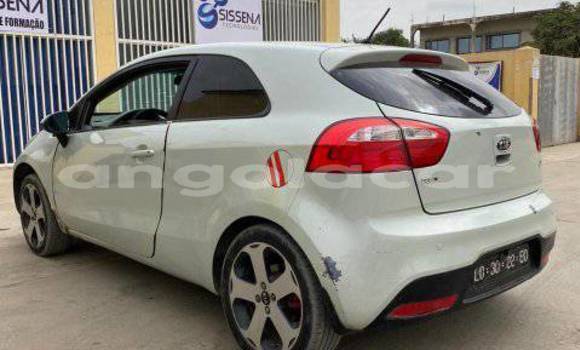 Buy Used Kia rio White Car in Caala in Huambo Buy Used Kia rio White Car in Caala in Huambo