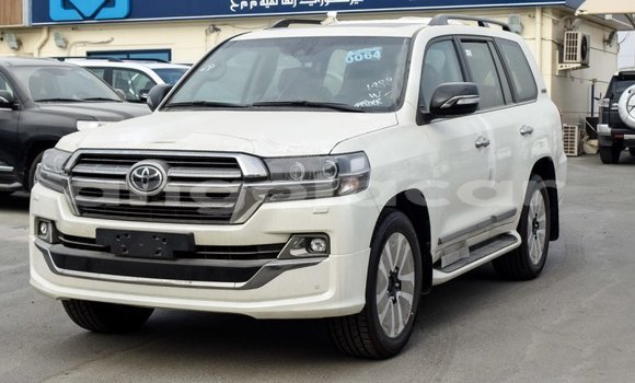 Comprar Importar Toyota Land Cruiser Branco Carro em Import - Dubai em Bengo Province Comprar Importar Toyota Land Cruiser Branco Carro em Import - Dubai em Bengo Province