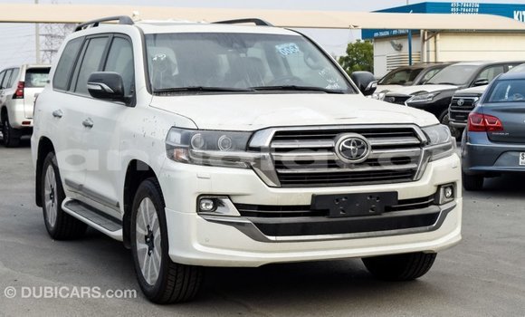 Comprar Importar Toyota Land Cruiser Branco Carro em Import - Dubai em Bengo Province Comprar Importar Toyota Land Cruiser Branco Carro em Import - Dubai em Bengo Province