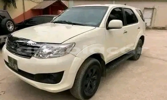 Acheter Occasion Voiture Toyota Fortuner Blanc à Camacupa, Bie Acheter Occasion Voiture Toyota Fortuner Blanc à Camacupa, Bie