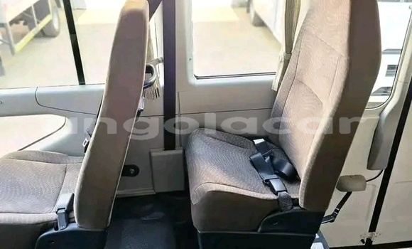 Comprar Usado Toyota Coaster Branco Carro em Huambo em Huambo