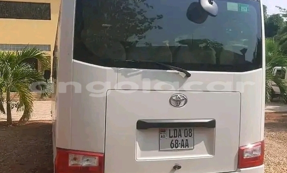 Acheter Occasion Voiture Toyota Coaster Blanc à Huambo, Huambo Acheter Occasion Voiture Toyota Coaster Blanc à Huambo, Huambo