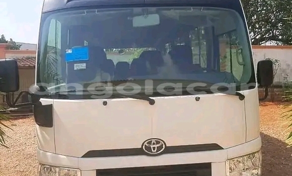 Acheter Occasion Voiture Toyota Coaster Blanc à Huambo, Huambo Acheter Occasion Voiture Toyota Coaster Blanc à Huambo, Huambo