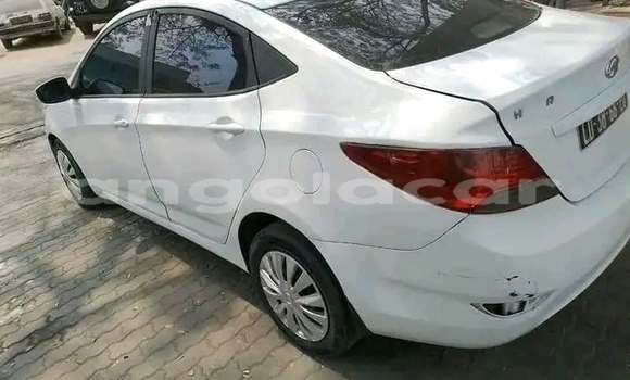 Buy Used Hyundai Accent White Car in Camacupa in Bie